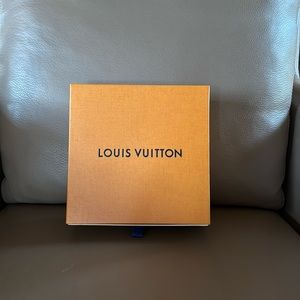 LV box and dustbag